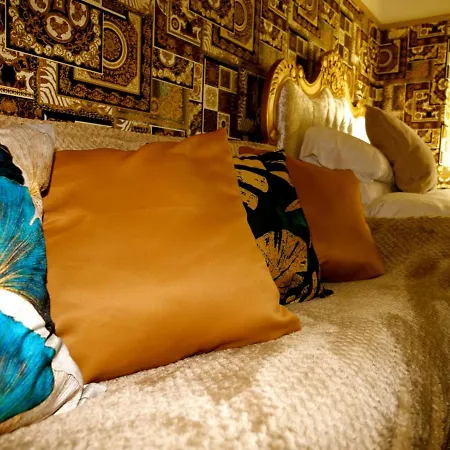 Deluxe 2 Bed Versace Bungalow Hot Tub, Sky Tv, Cinema Screen Saffron Walden Extérieur photo
