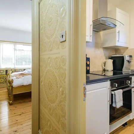 Deluxe 2 Bed Versace Bungalow Hot Tub, Sky Tv, Cinema Screen Saffron Walden Extérieur photo