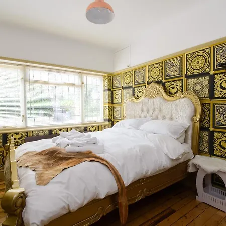 Deluxe 2 Bed Versace Bungalow Hot Tub, Sky Tv, Cinema Screen Saffron Walden Extérieur photo