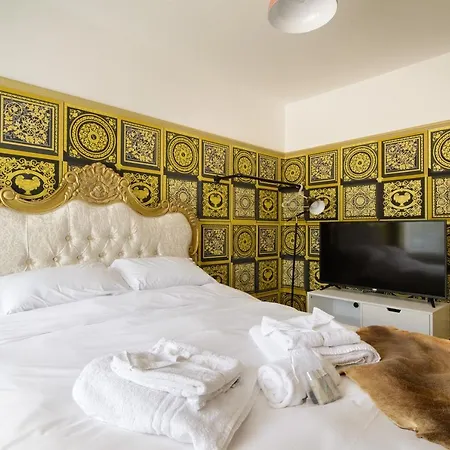 Deluxe 2 Bed Versace Bungalow Hot Tub, Sky Tv, Cinema Screen Saffron Walden Extérieur photo