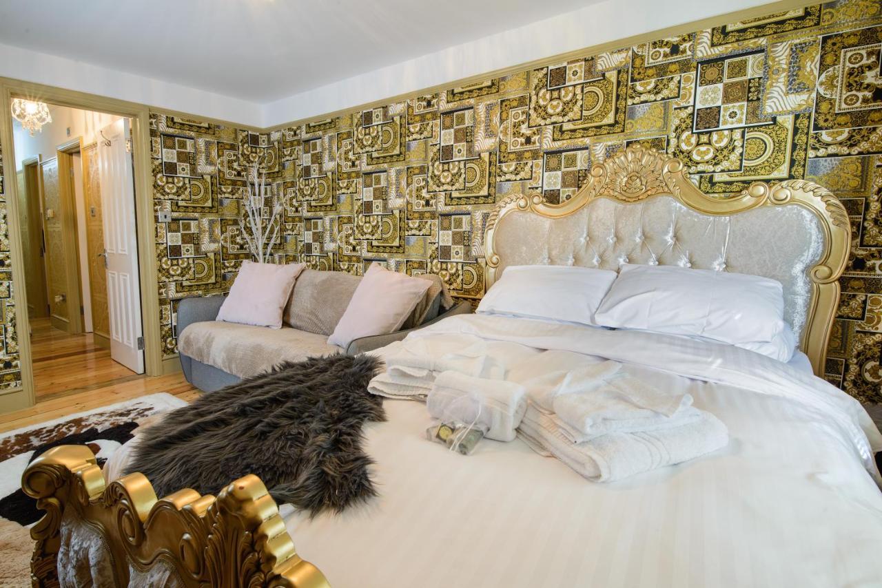 Apartment Deluxe 2 Bed Versace Hot Tub, Sky Tv, Cinema Screen *
