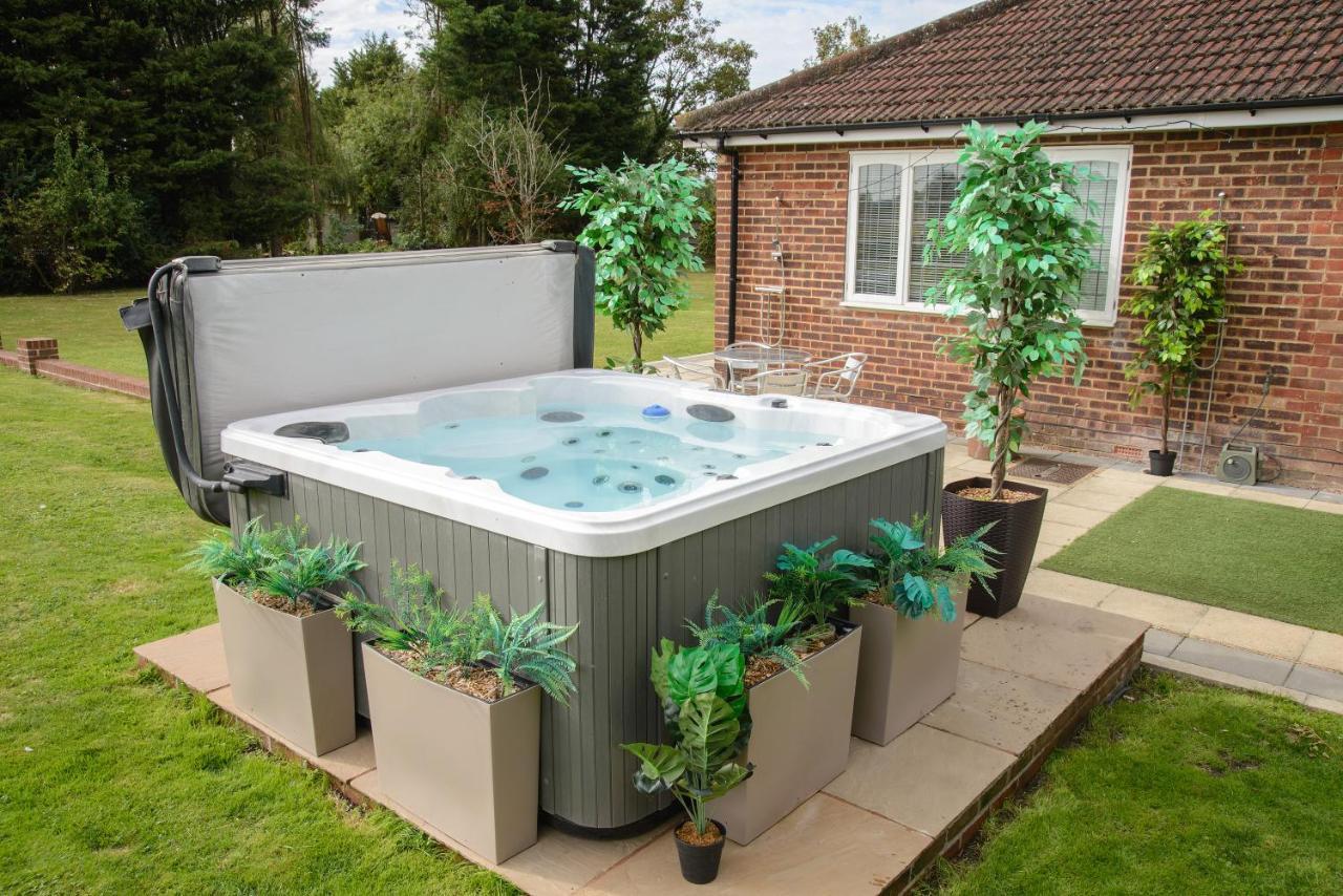 Apartment Deluxe 2 Bed Versace Hot Tub, Sky Tv, Cinema Screen *
