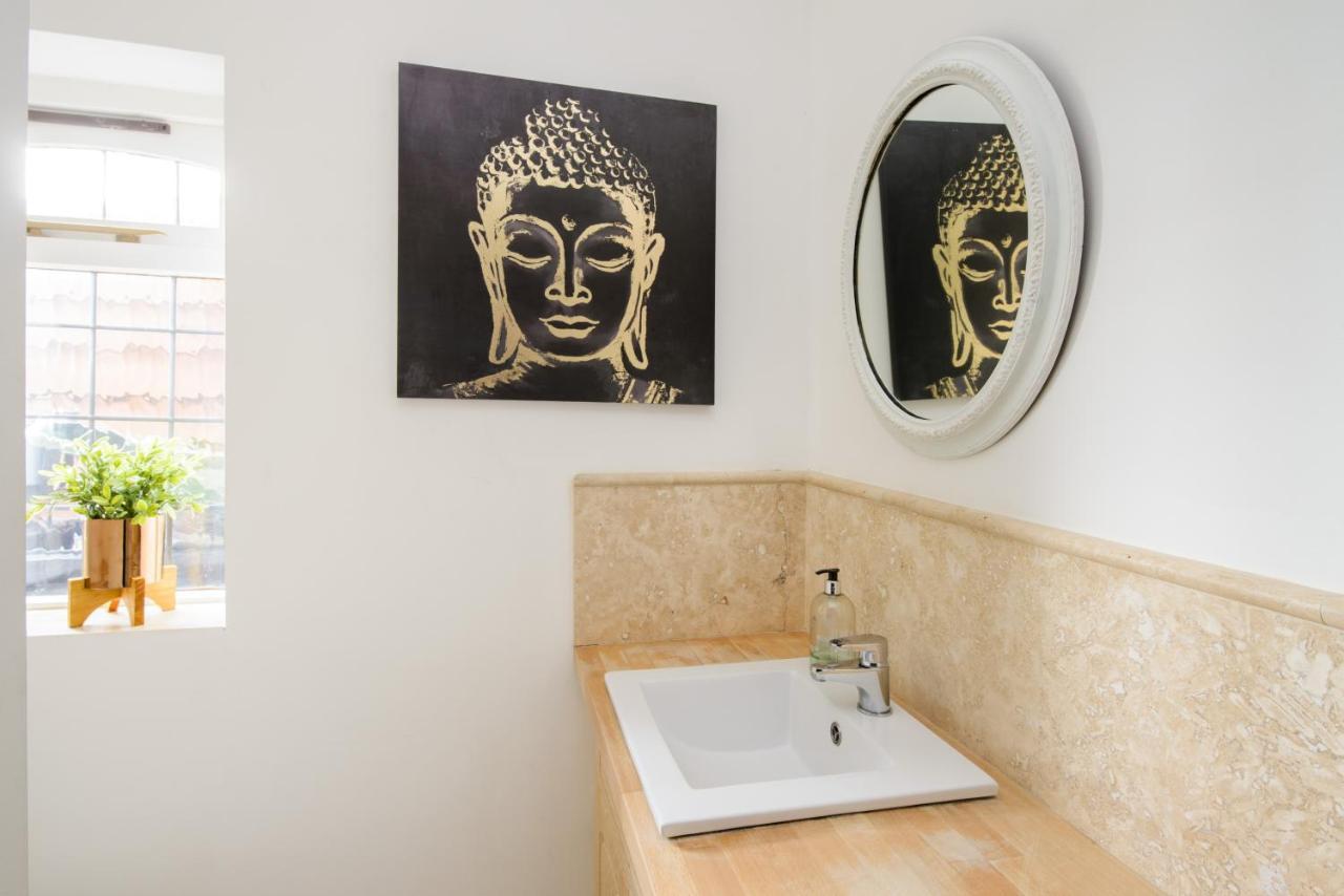 Apartment Deluxe 2 Bed Versace Hot Tub, Sky Tv, Cinema Screen Saffron Walden
